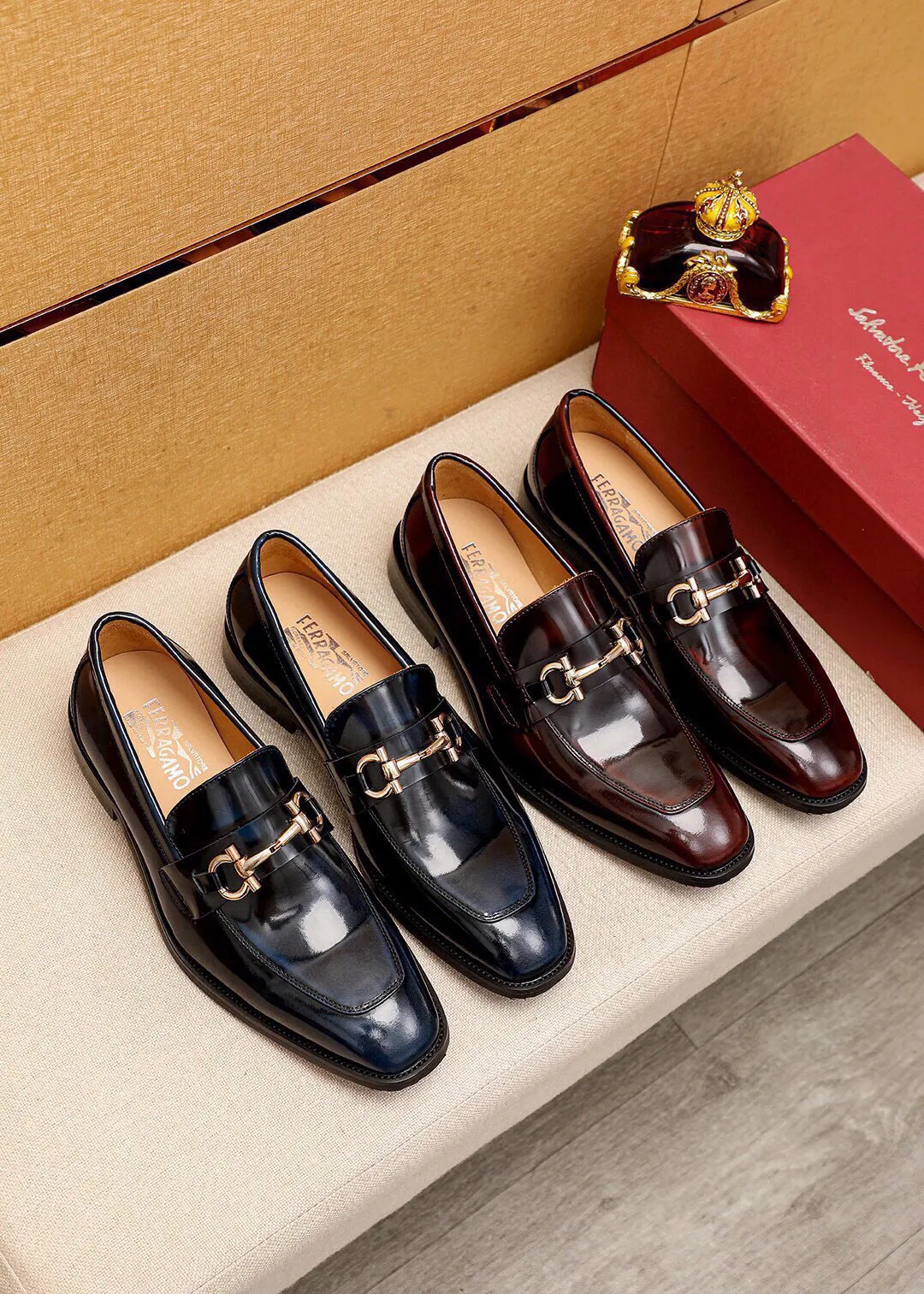 Men's shoes 💰480 💐 Product trademark: Ferragamo "Ferragamo" casual leather shoes Regular size: 38-44 (45.46.47🉑️Customized) Product materials: Selected imported first-layer open-edge beaded cowhide leather upper + luxury hardware buckle, imported water-dyed cowhide leather lining. Strong three-dimensional visual effect, original rubber outsole Color: 2⃣️colors available